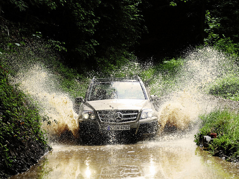 Mercedes-Benz GLK: przetestowany w Namibii (fotogaleria + informacje)