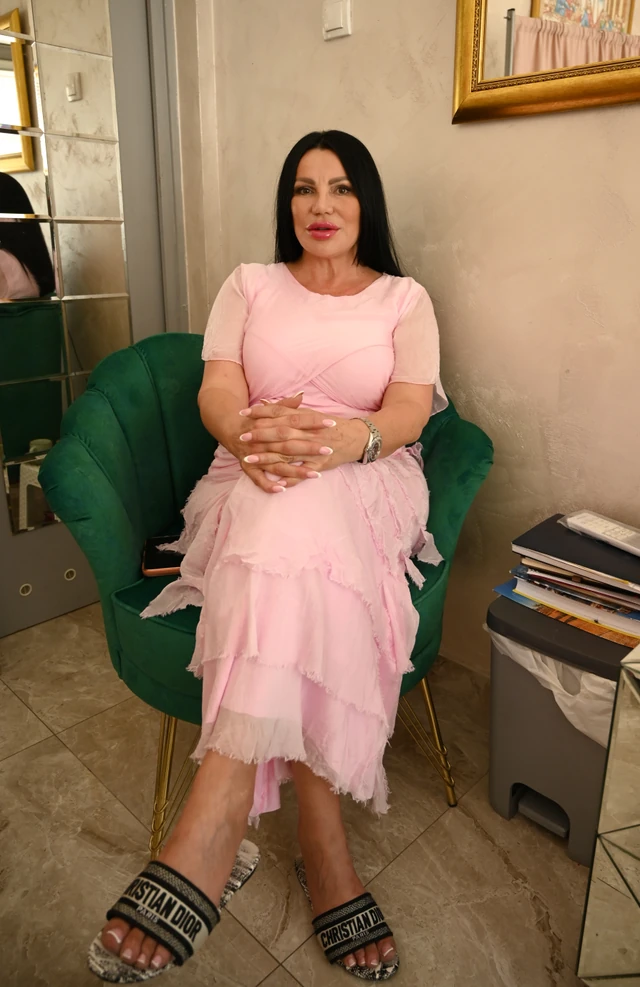 "ASMIN JE STANIJU KORISTIO, VEZA SA MAJOM JE PATOLOŠKA" Ružica Kralj raskrinkala učesnike Elite, pa progovorila o Mini Kostić: "Ona vuče velike traume" (VIDEO)