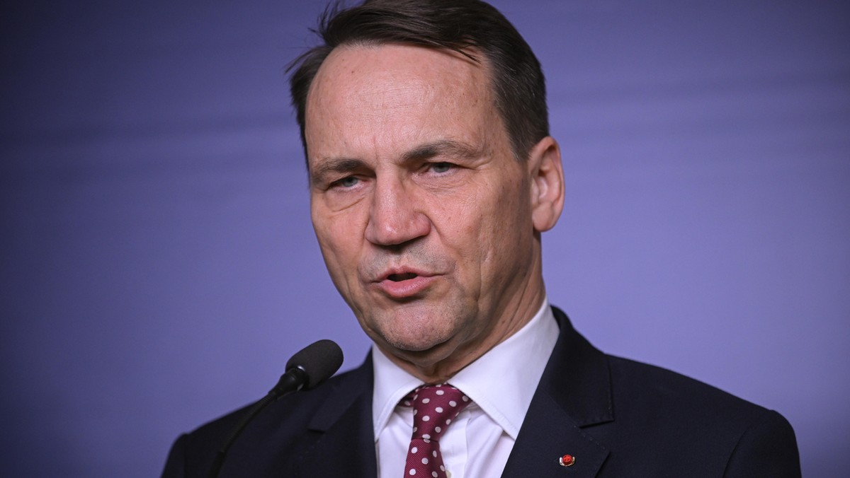 Radosław Sikorski otwiera nową siedzibę ambasady w Berlinie, podkreślając, że 'nie ma Goeringa - jest Polska' [Źródło: Onet]
