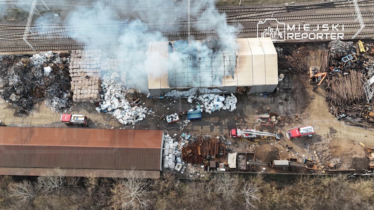 Ogromny pożar hali w Warszawie. 