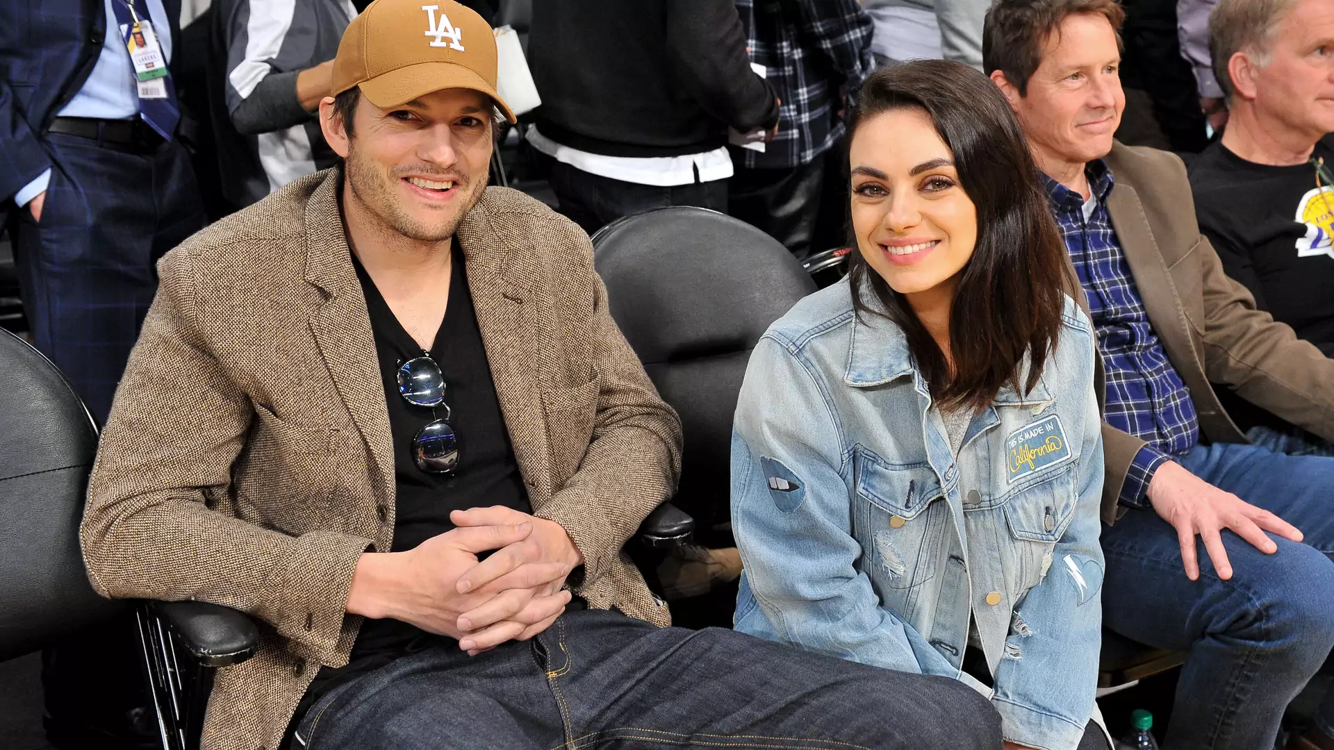 Mila Kunis i Ashton Kutcher myją swoje dzieci dopiero gdy "widać na nich brud"