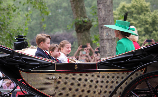 Dzieci księżnej Kate i księcia Williama wiedzą, że ich mama choruje na raka. Są pod "specjalną opieką"