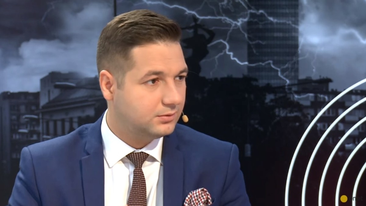 W tej chwili pracujemy nad tymi projektami, zastanawiamy się jak sprawić, żeby polski wymiar sprawiedliwości działał lepiej - powiedział w TVP Info wiceszef MS Patryk Jaki pytany o prezydenckie projekty ustaw dot. wymiaru sprawiedliwości. Nie ma konfliktu z prezydentem, jest różnica zdań - dodał.