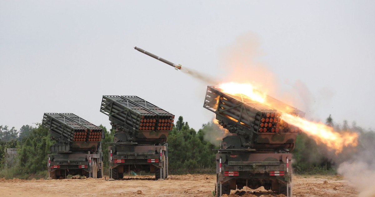 The Chinese army has been practicing firing on enemies at sea with ...