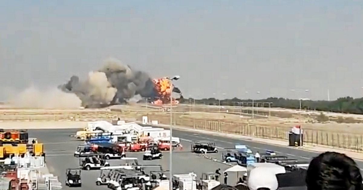 Katastrofa myśliwca podczas pokazu. Nagle runął na oczach rodzin z dziećmi [WIDEO]