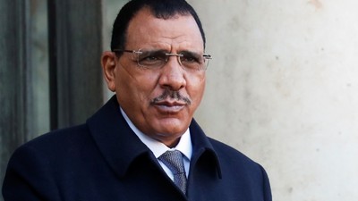 Niger’s President Mohamed Bazoum arrives for the first day of a European Union- African Union summit at the European Council building in Brussels, Belgium, Feb. 17, 2022. 