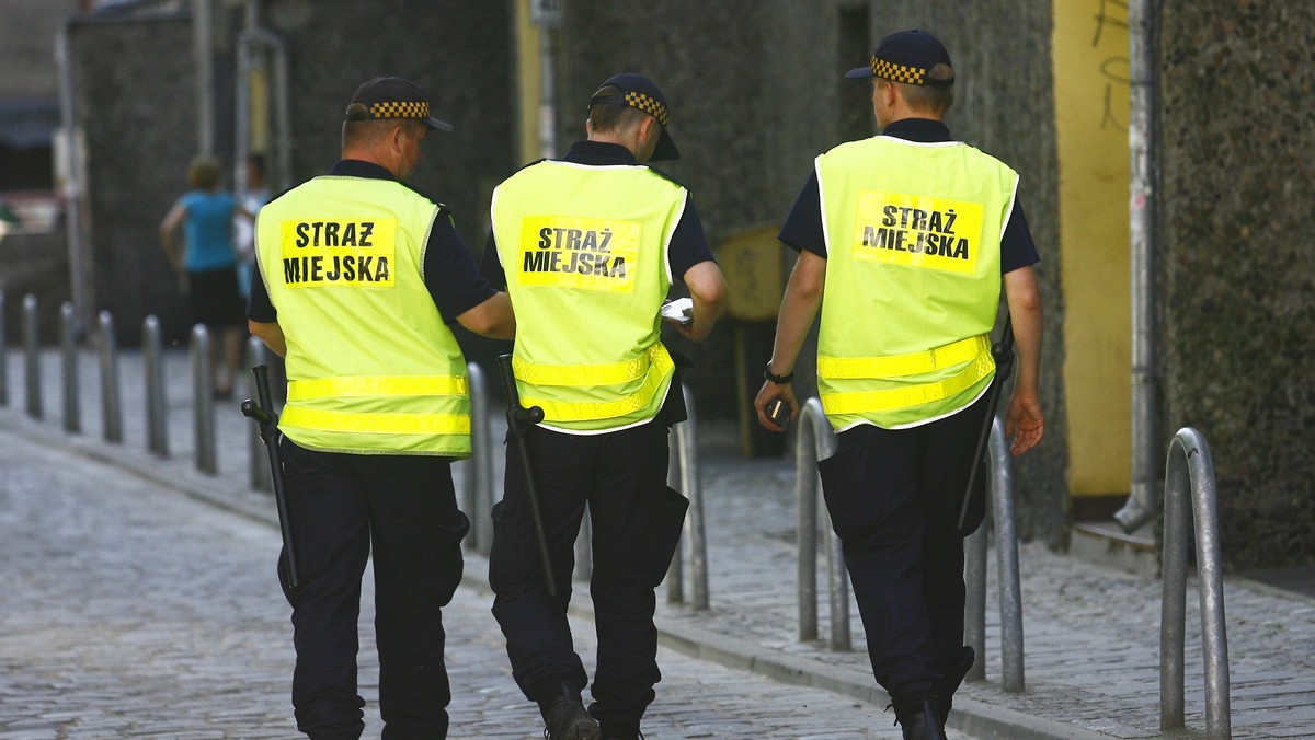 Władze gminy podsumowały pierwsze półrocze pracy strażników miejskich. Ponad 50 tysięcy złotych trafiło do budżetu Ełku z nałożonych przez nich mandatów. To według samorządowców efekt coraz większego zaufania mieszkańców.