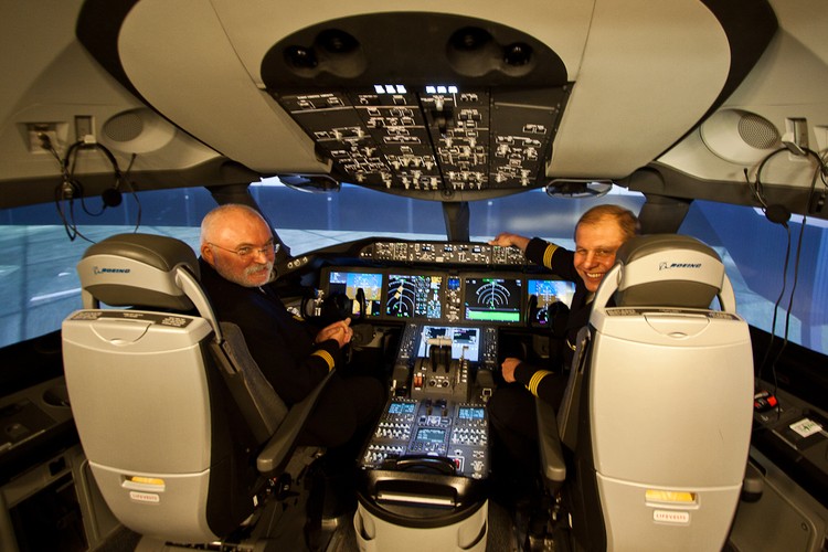 We wrześniu na lotnisku Gatwick odbyło się też szkolenie pilotów LOT-u na symulatorze Dreamlinera