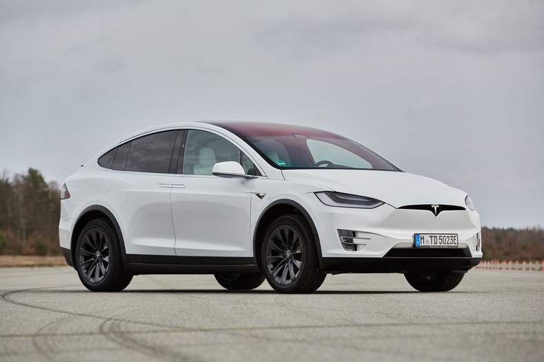 Duże SUV-y – Tesla Model X – w sprzedaży od 2015 r.