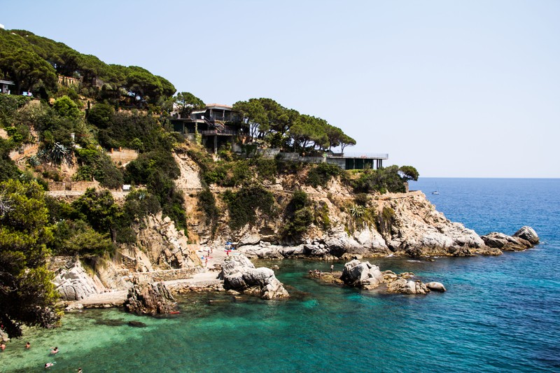 Vista de una bahía en la Costa Brava