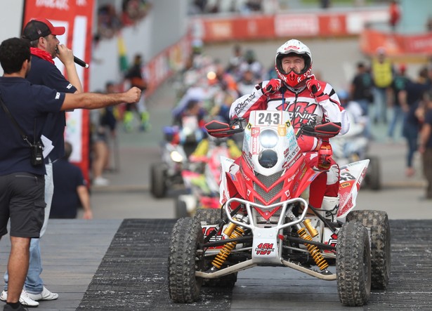 Rajd Dakar: Sonik piąty, Przygoński dziewiąty na pierwszym etapie