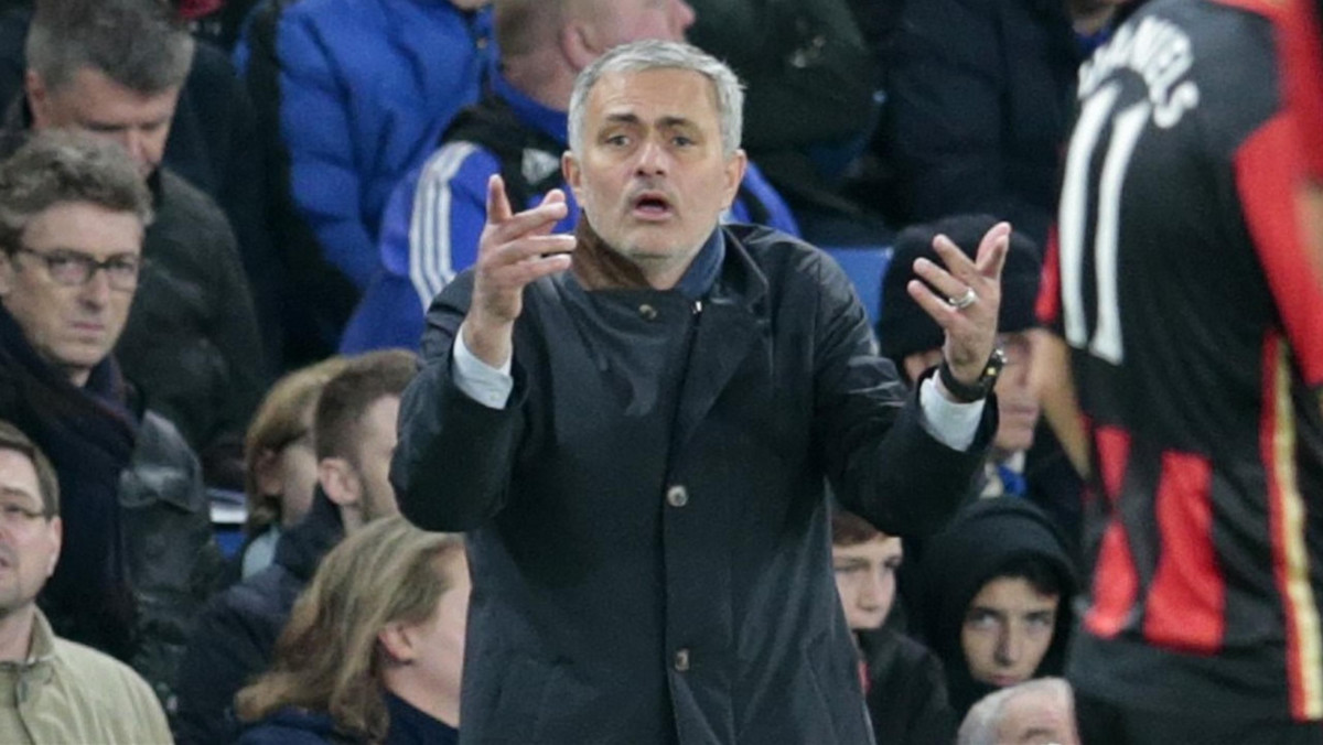 Przed sobotnim meczem menedżer Chelsea Jose Mourinho po cichu liczył jeszcze na pierwszą czwórkę w Premier League. - Chyba trzeba będzie zweryfikować te plany - powiedział zaraz po porażce z Bournemouth 0:1.