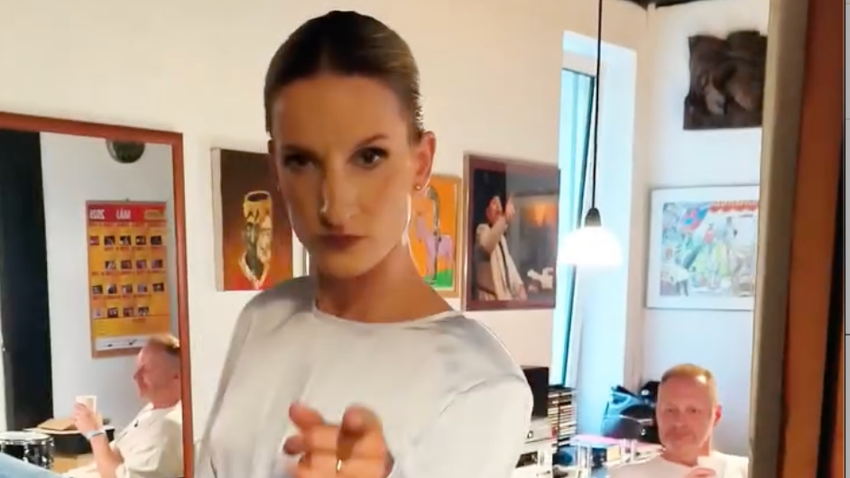 Zákulisia šou Adela Trochu inak v divadle.