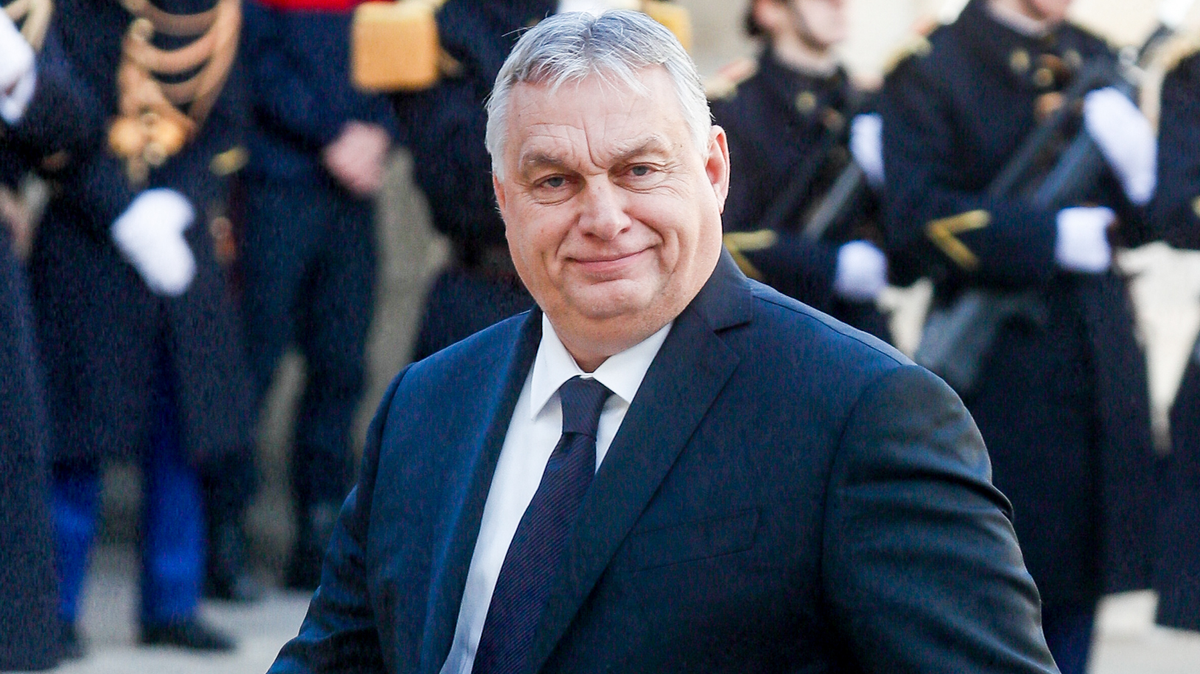 &quot;Szia, Orbán Viktor!&quot; - A miniszterelnök elárulta, mennyi intőt kapott gyerekkorában - videó