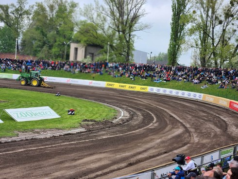 Prace torowe na torze w Opolu. Początek 1. biegu jeszcze przed godziną 17:00!