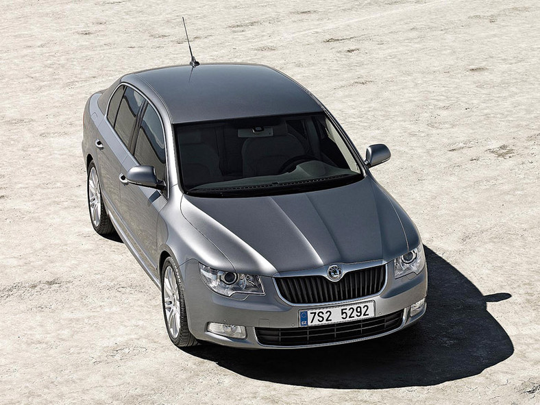 Škoda Superb: pierwsze zdjęcia wnętrza i dane techniczne