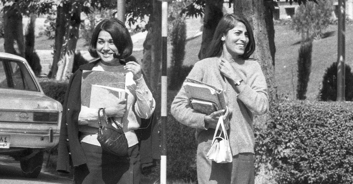 Rewolucja islamska w Iranie odmieniła los kobiet. Wyjątkowe zdjęcia pokazują zupełnie inne życie