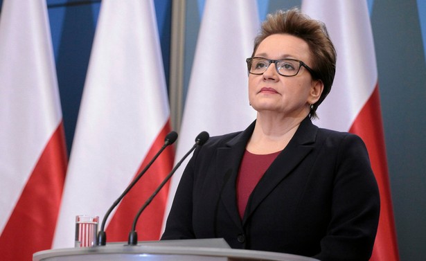 Zalewska odpowiadała na pytania posłanek PO Krystyny Szumilas i Urszuli Augustyn dotyczące reformy edukacji.