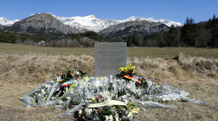 Emlékhely a Germanwings 9525-ös járatának áldozatai emlékére. / Fotó: Guillaume Horcajuelo