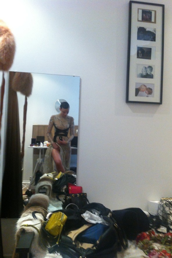 Szepesi Melinda a Harper`s Bazaar éjszakai madárkája