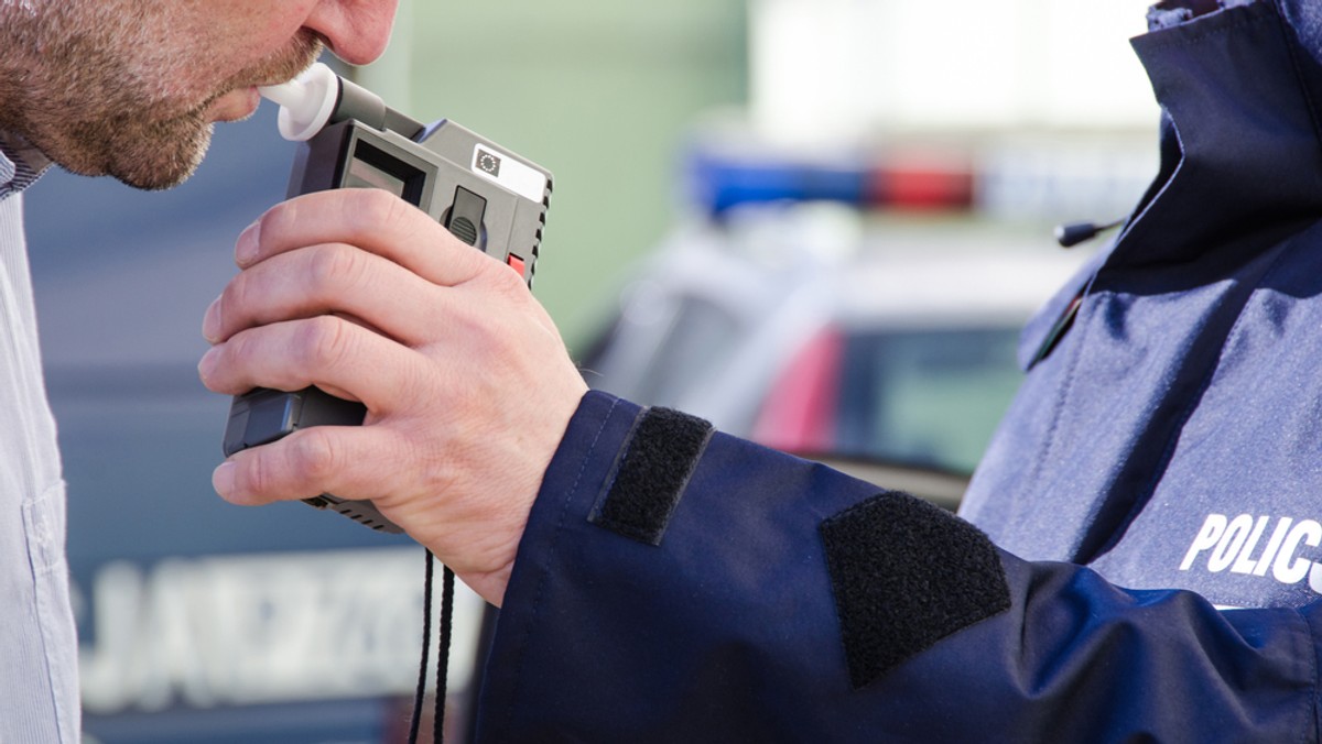 Pijany kierowca jechał pod prąd na autostradzie. Auto było kradzione