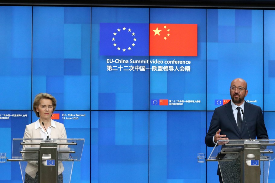 Szefowa Komisji Europejskiej Ursula von der Leyen i Przewodniczący Rady Europejskiej Charles Michel na konferencji prasowej po wirtualnym szczycie UE-Chiny. Bruksela, 22.06.2020