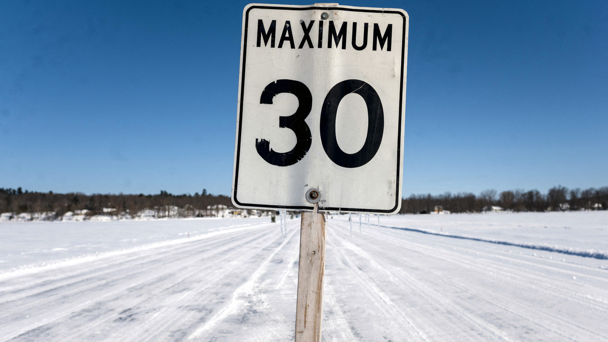 Niepewny los lodowych dróg w Kanadzie