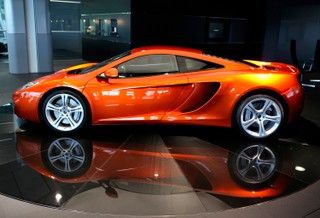 McLaren wyda 1 mld dolarów na supersamochody, by wyprzedzić Ferrari