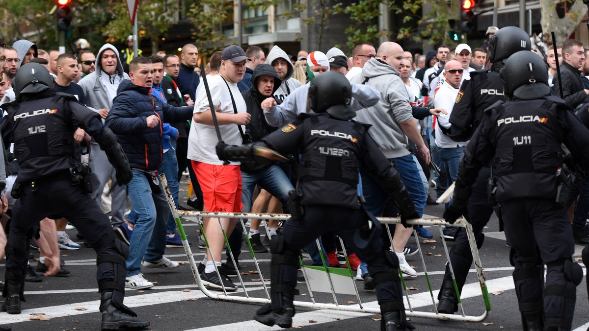 Przed spotkaniem z Realem w Madrycie kibice Legii starli się z policją. Jak udało się dowiedzieć portalowi sport.tvn24.pl, zdarzenia te nie zostały jednak odnotowane w oficjalnych raportach pomeczowych, ponieważ miały miejsce poza stadionem. Wcześniej klub poinformował, że może zostać ukarany także za burdy poza obiektem.