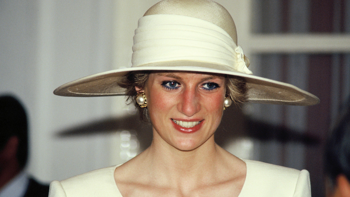 Gorący trend lat 80. powrócił! Jak wykonać makijaż, który pokochała księżna Diana