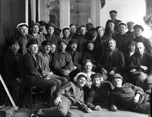 Robotnicy z kopalni w Szachtach