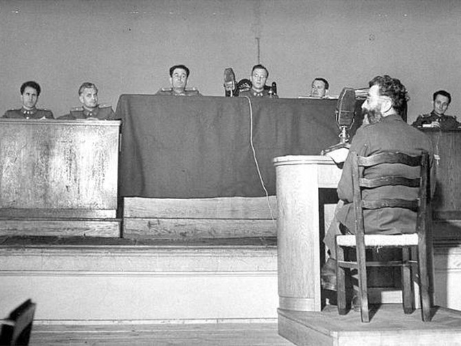 Optuženi Dragoljub Mihailović pred Vrhovnim sudom u Beogradu 1946. godine izriče svoje poslednje reči