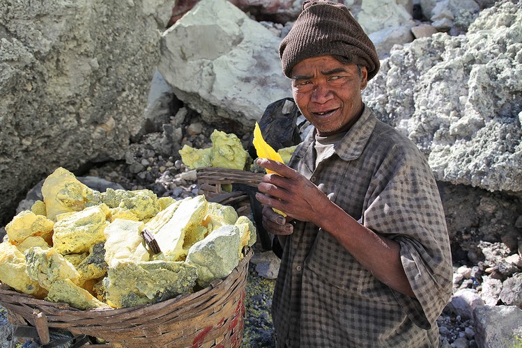 Fotografia z książki 'Wyspy niedokończone. Indonezja z bliska' / fot. Tadeusz Biedzki