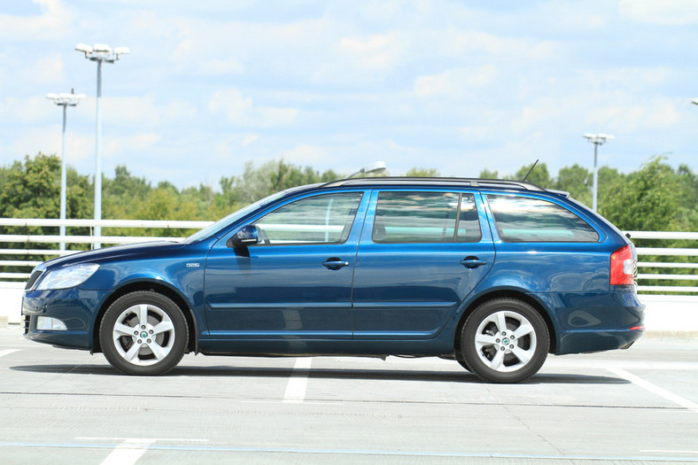 Chevrolet Cruze kombi kontra Ford Focus i Skoda Octavia: które kompaktowe kombi jest najlepsze