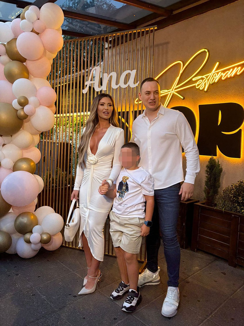 Ana Radulović sa sinom i mužem