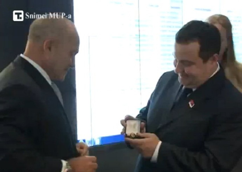 Dačić je od šefa njujorške policije dobio manžetne na poklon