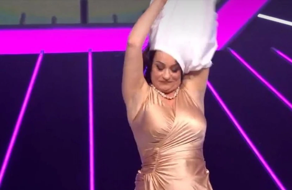 Učesnica "Nikad nije kasno" skinula majicu