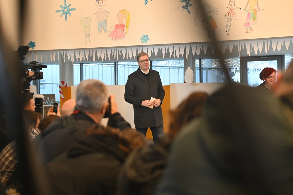 Vučić je glasao na biračkom mestu broj 140