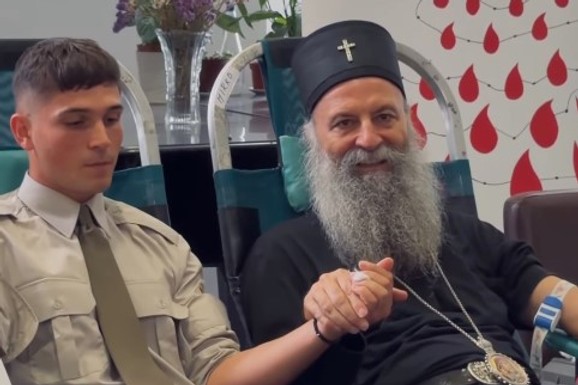 Patrijarh Porfirije služio liturgiju u Hramu svetog Save pa učestvovao u akciji dobrovoljnog davanja krvi (FOTO)
