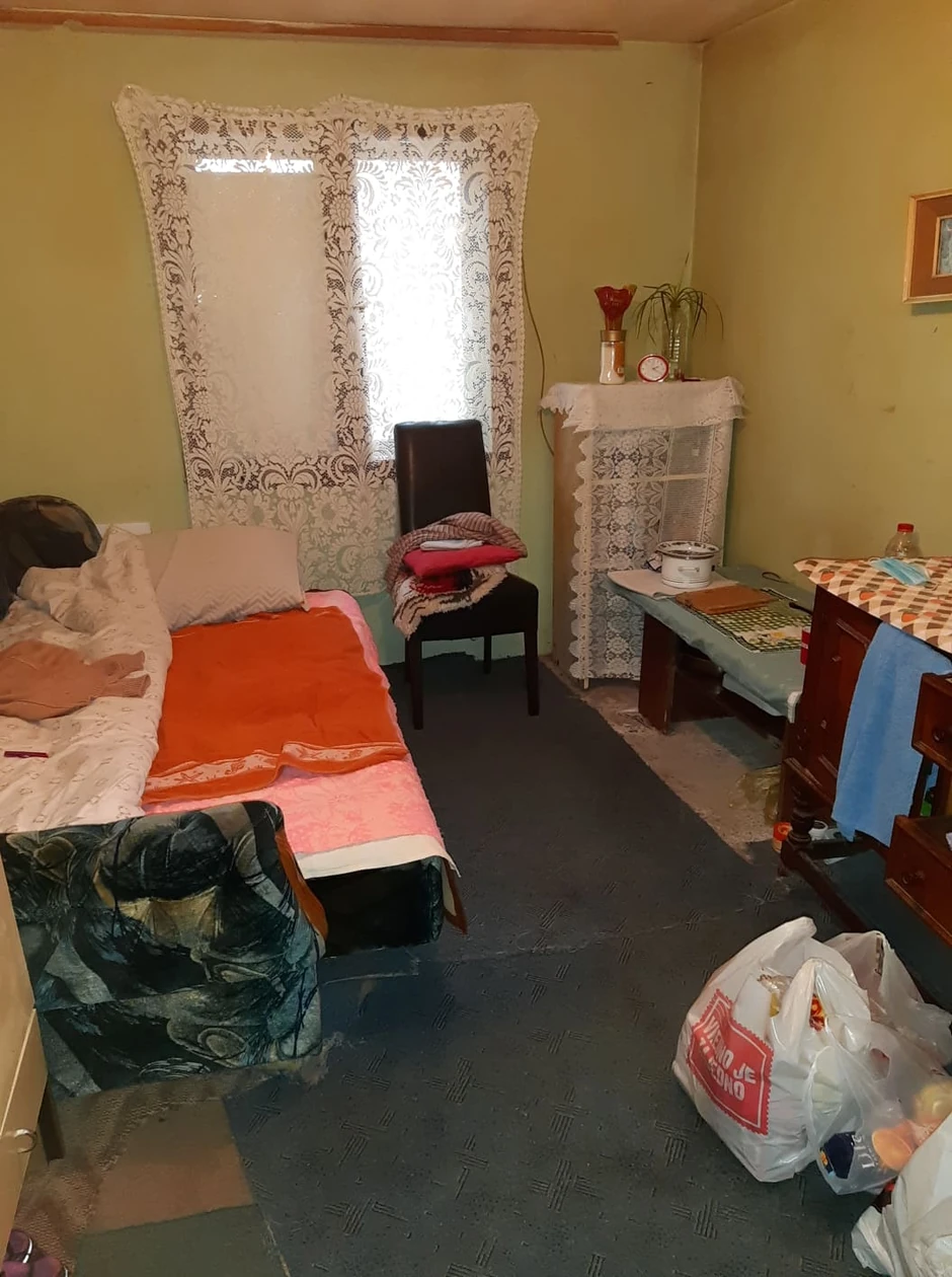 Soba u kojoj starija žena živi