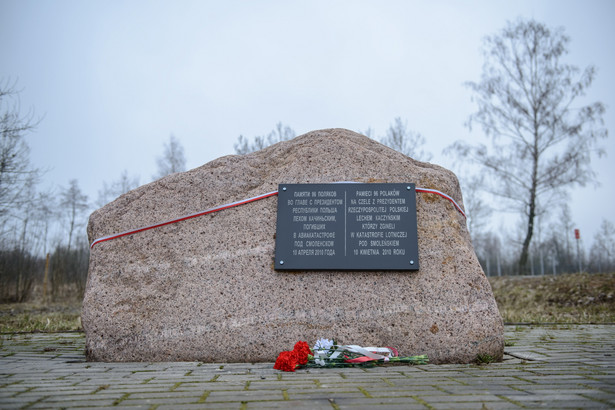 Tablica upamiętniająca ofiary katastrofy w Smoleńsku