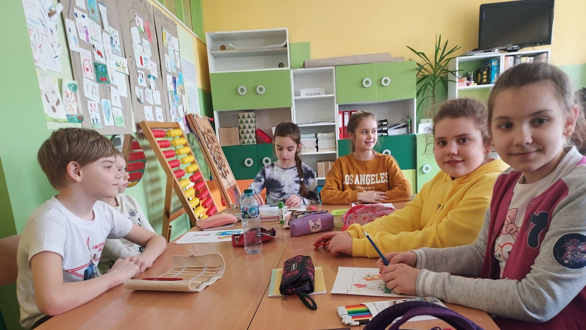 Jak szybko uczą się mali Ukraińcy? Śpiewają polski alfabet, liczą do dwudziestu
