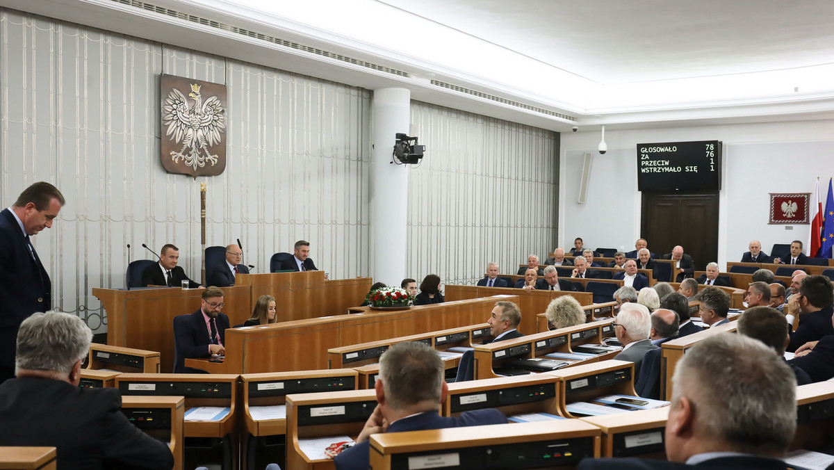 Senat zdecydował dziś, że nie będzie prowadził dalszych prac nad projektem nowelizacji ustawy Prawo o zgromadzeniach i tym samym zakończył postępowanie w tej sprawie. Projekt autorstwa grupy senatorów przewidywał usunięcie z ustawy przepisów dotyczących zgromadzeń cyklicznych.