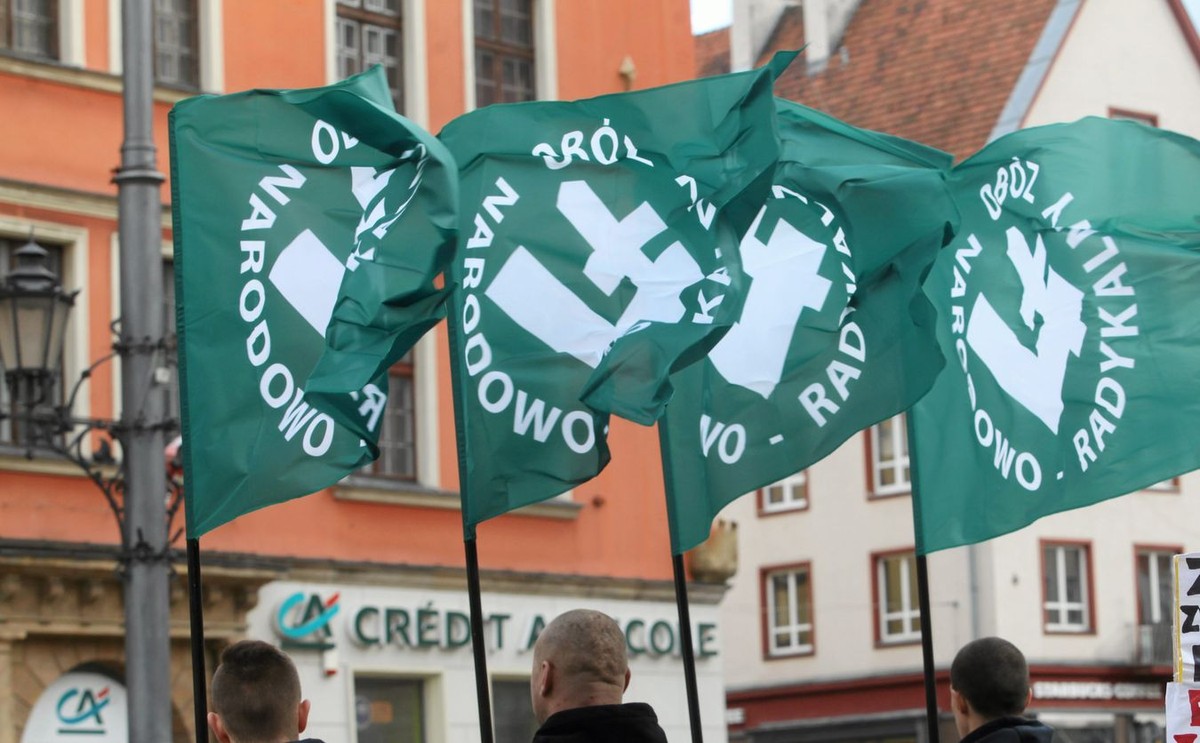 Zastępca prokuratora generalnego zwrócił uwagę, że ONR w ostatnich latach zmieniał lokalizacje oficjalnej siedziby stowarzyszenia