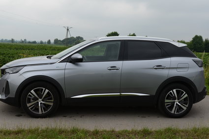 Peugeot 3008 Hybrid4 – 300 KM, ale bez sportowych wrażeń