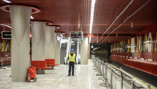II linia metra: Pierwszy publiczny przejazd kolejki za nami. Kiedy pojadą warszawiacy? [ZDJĘCIA]