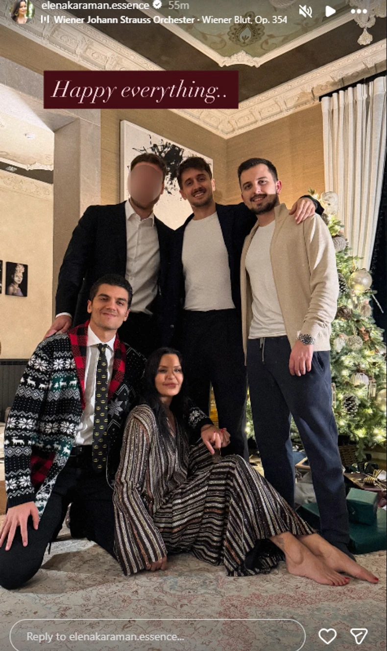 Elena Karić sa sinovima