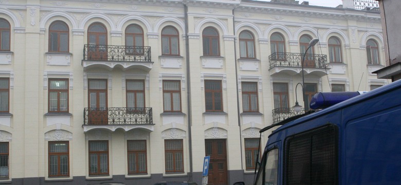 Nie żyje policjant z Płocka. Postrzelił się na komendzie z broni służbowej