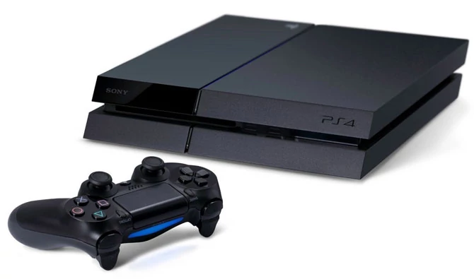 Dostęp do internetu pozwala użytkownikom konsoli PlayStation 4 pobierać gry, prowa-dzić rozgrywki online, udostępniać trans-misje, wysyłać wiadomości do współgraczy, a nawet surfować po stronach WWW.