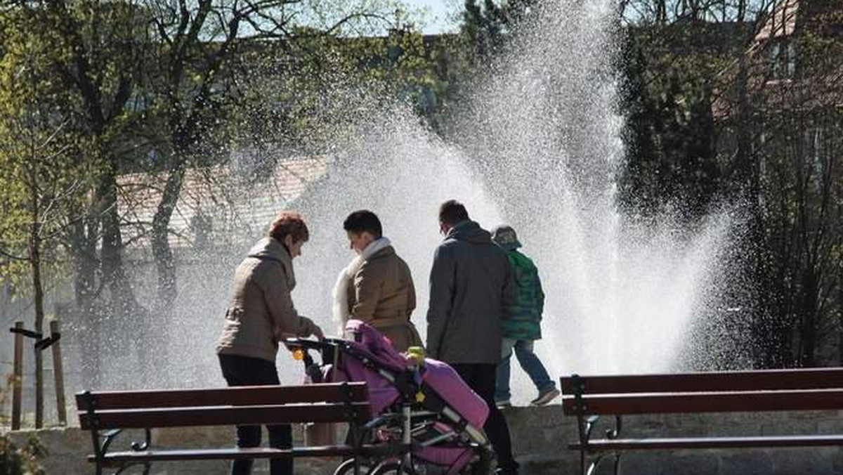 Grudziądzki park został zrewitalizowany, ale jak się okazuje firma, wykonująca zadanie nie posprzątała po sobie. Prace porządkowe mają odbyć się jeszcze w kwietniu. Jeśli zaistnieje taka konieczność, firma uzupełni ubytki roślinności.